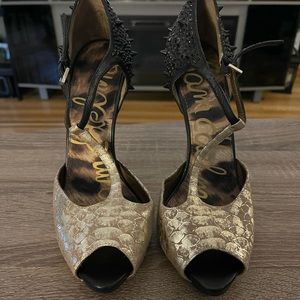 Never worn!!!! Sam Edelman Scarlett Gold & Black Spike Stiletto size 9.5